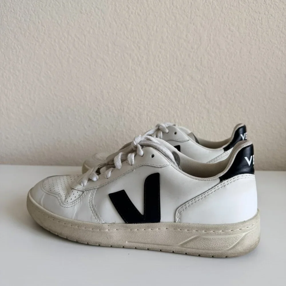 VEJA White Leather Sneakers V-10 Logo Lace Up Low Top Women's US 8 / EU 39 - Picture 2 of 8